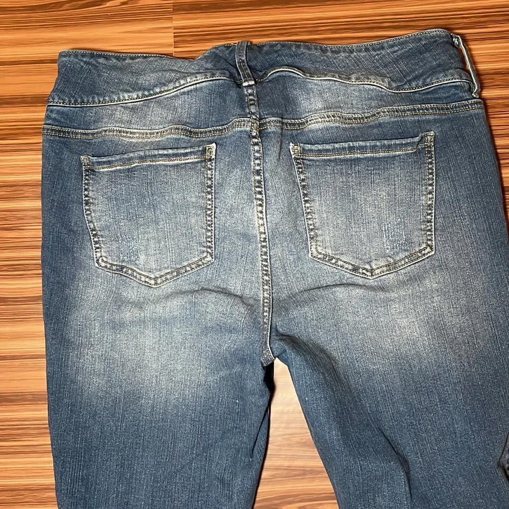 Torrid Distressed Jeans Size 18R - Picture 5 of 9